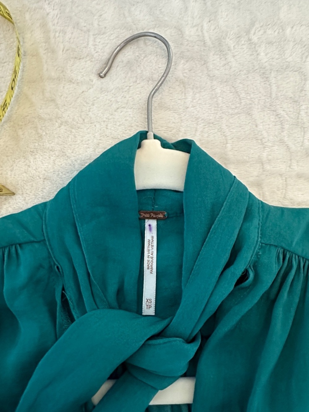 Free People Women’s Green Meet Me There Crop button front Long Sleeve Blouse - Picture 3 of 10